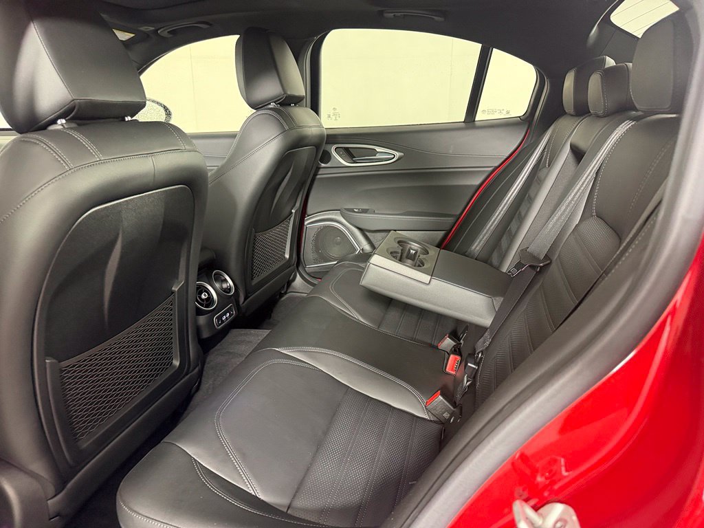 Used 2023 Alfa Romeo Giulia Veloce RWD image 18