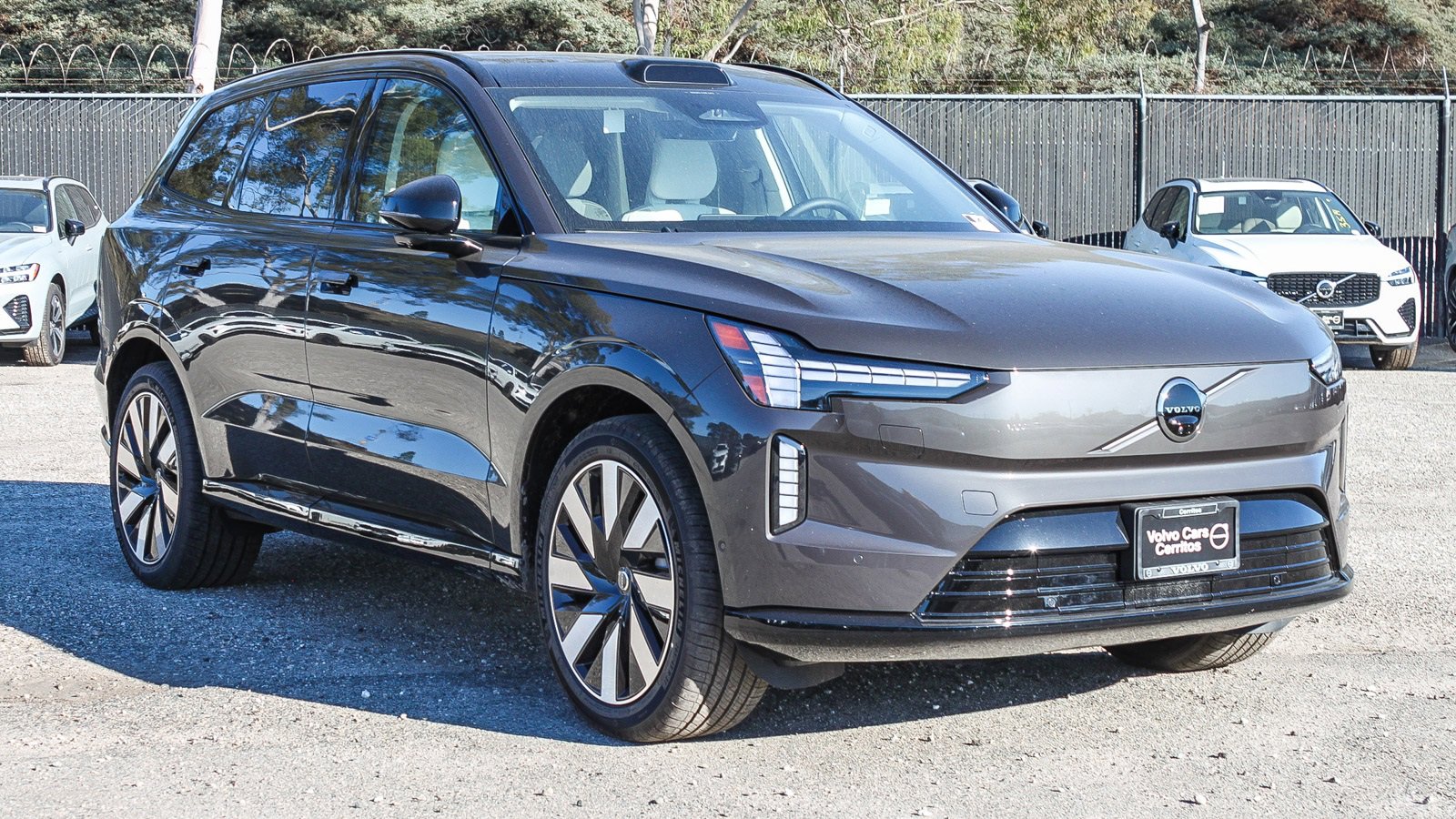 New 2025 Volvo EX90 Ultra w/ Protection Package Premier image 3