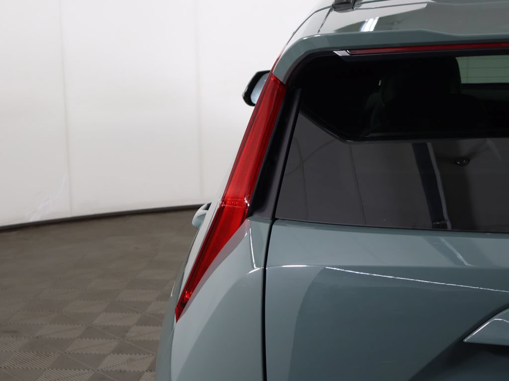 Used 2023 Kia Niro EX Touring FWD image 16
