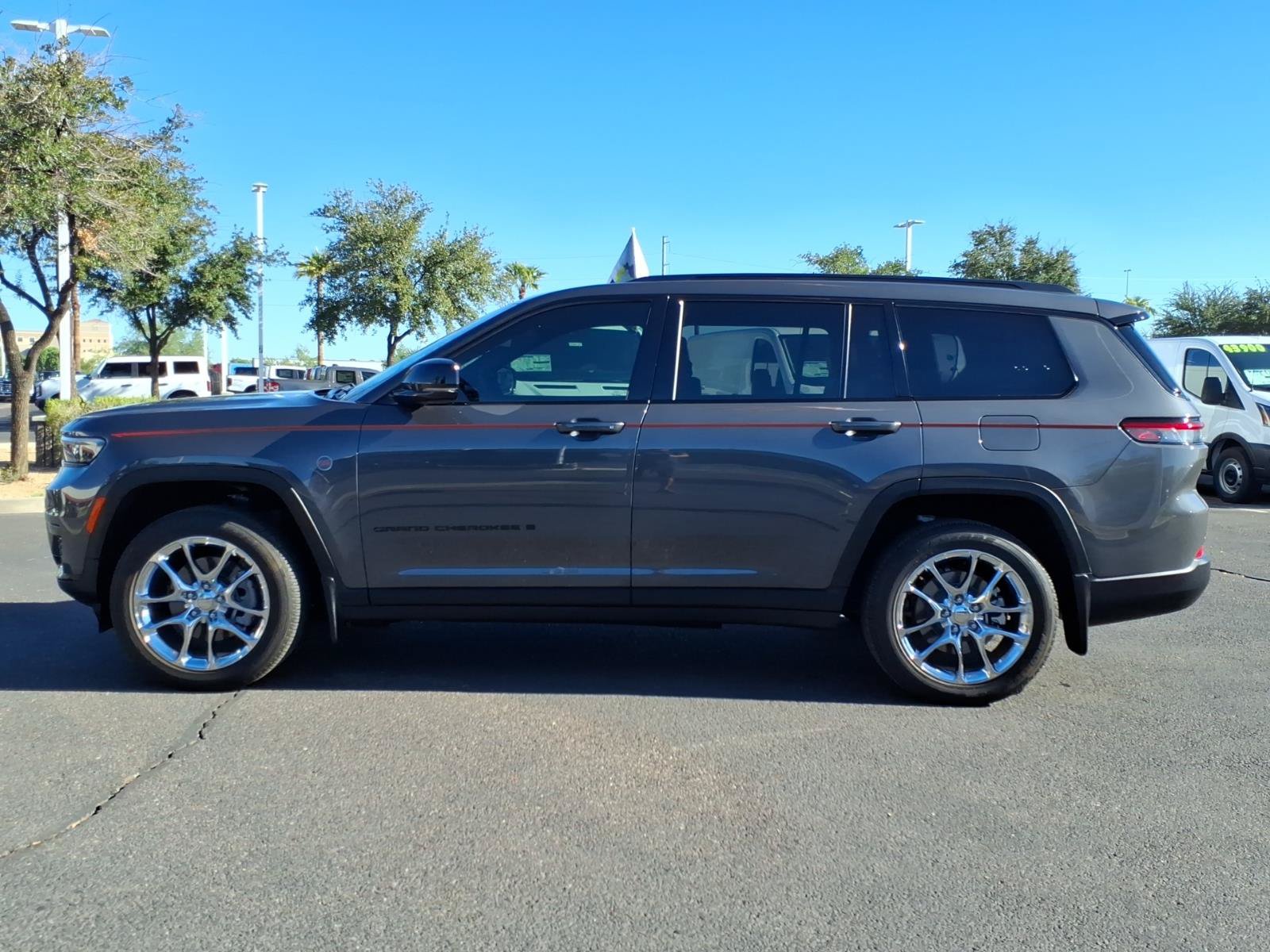 Used 2025 Jeep Grand Cherokee L Altitude RWD image 2