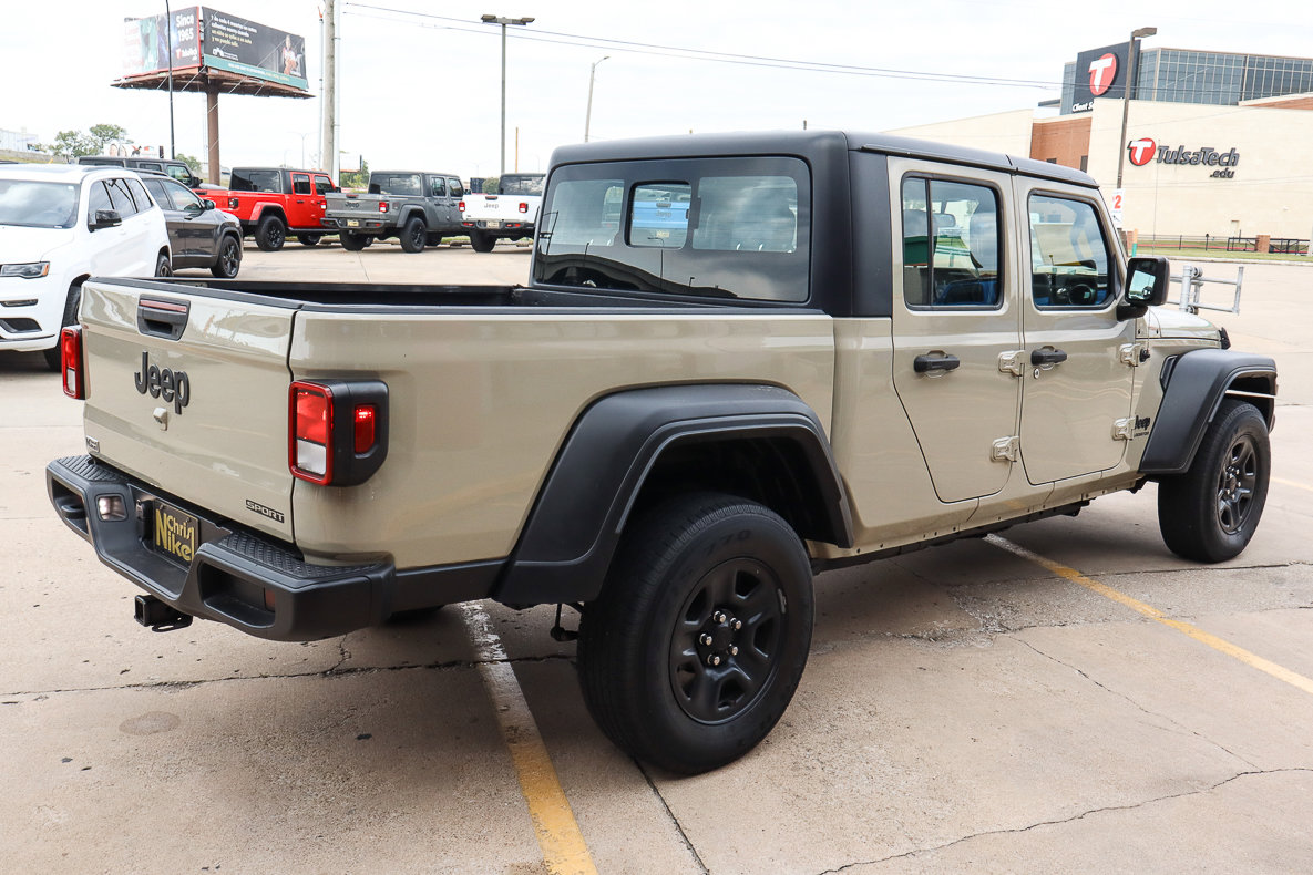 Used 2020 Jeep Gladiator Sport image 5