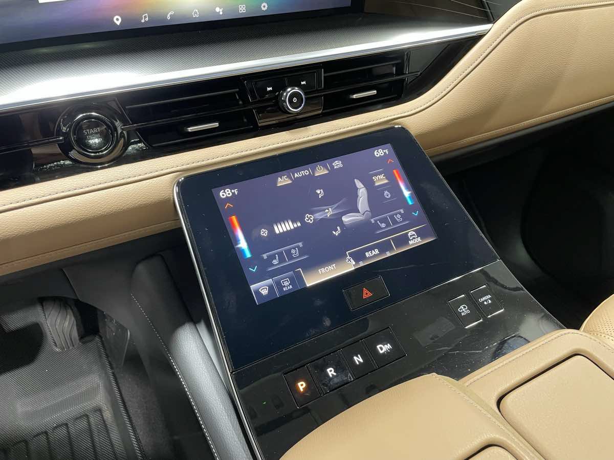 Used 2025 INFINITI QX80 Luxe AWD/4WD image 13