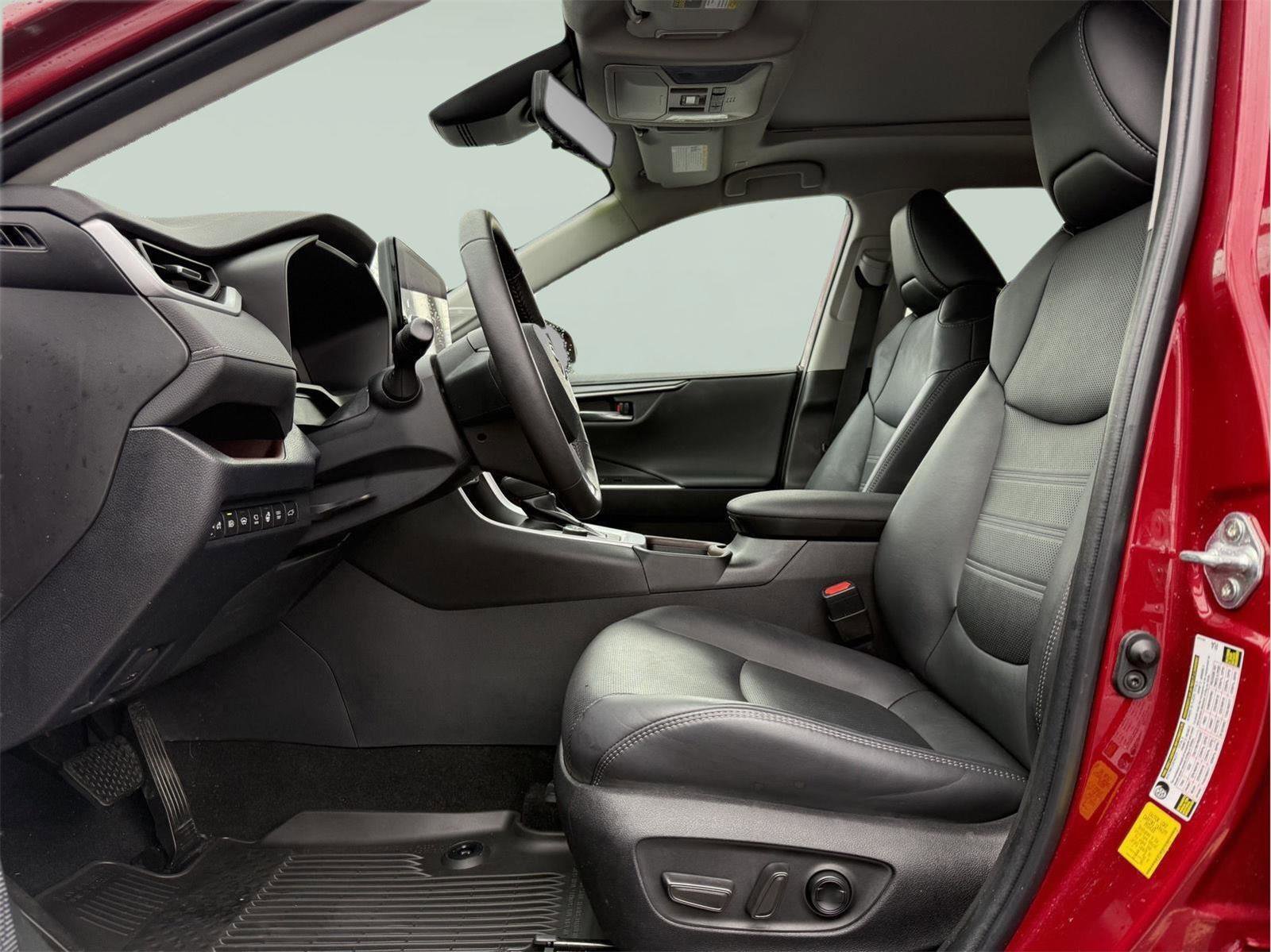 Used 2023 Toyota RAV4 Limited image 11