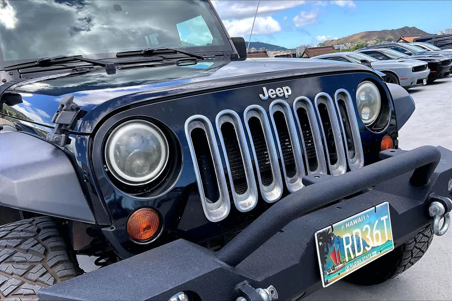 Used 2013 Jeep Wrangler Unlimited Sahara w/ Connectivity Group AWD/4WD image 33
