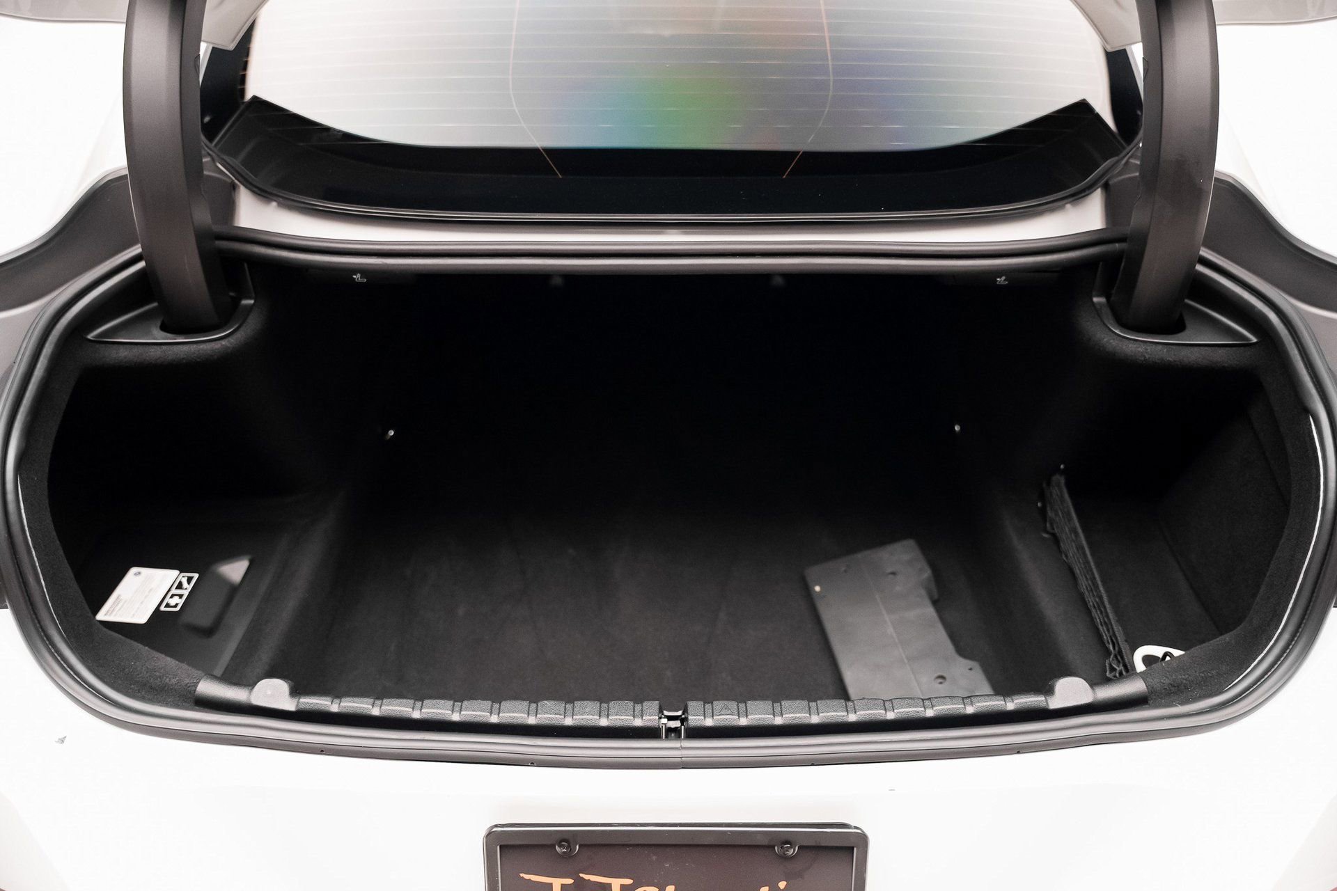 Used 2023 BMW M850i xDrive Coupe w/ M Sport Professional Package image 70