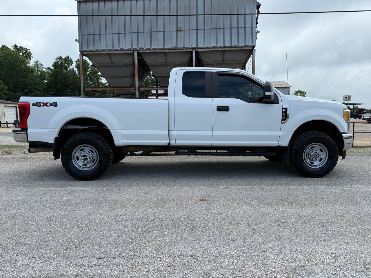 Used 2017 Ford F250 XL w/ Power Equipment Group AWD/4WD image 7