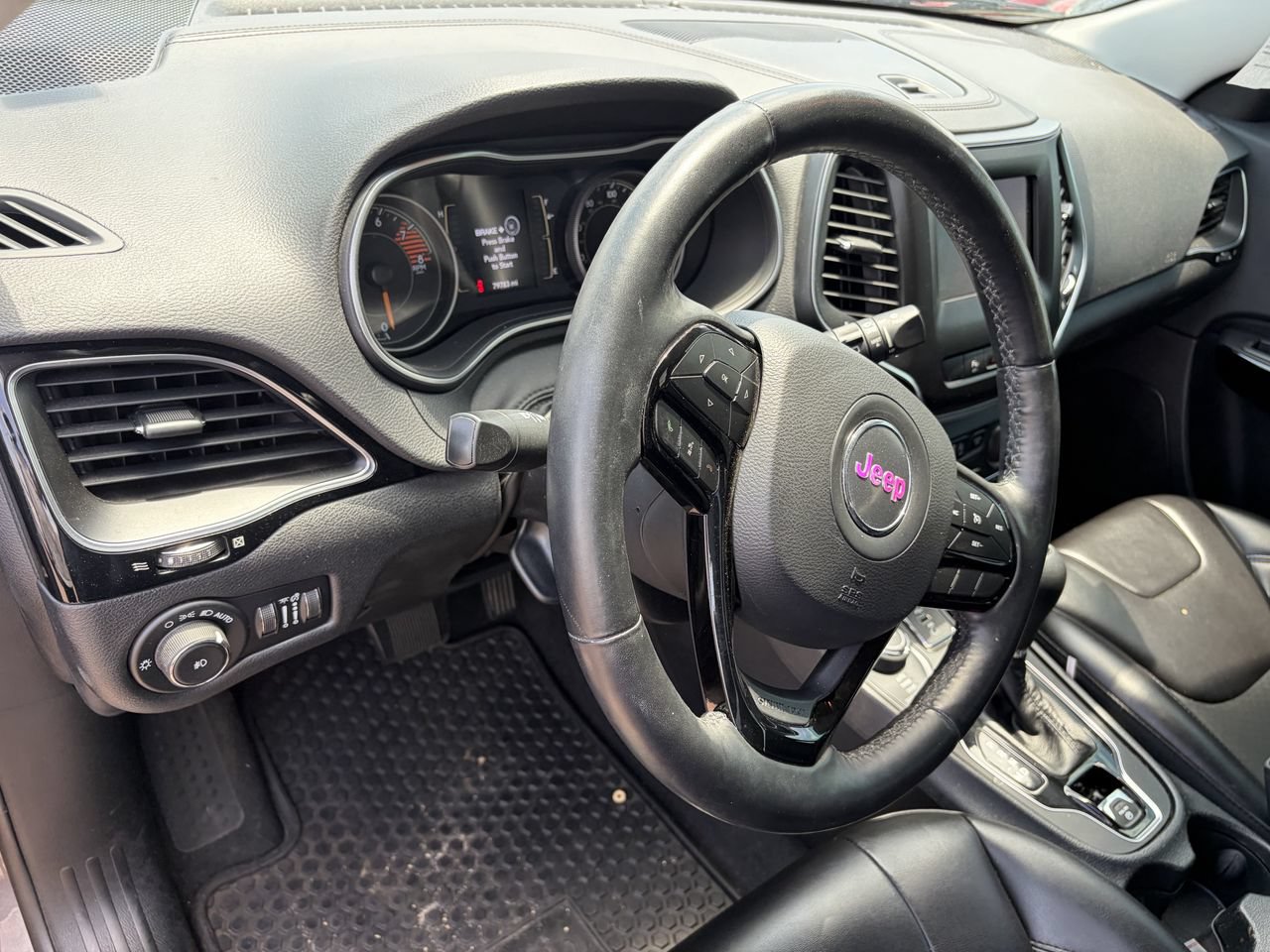 Used 2019 Jeep Cherokee Latitude Plus AWD/4WD image 7
