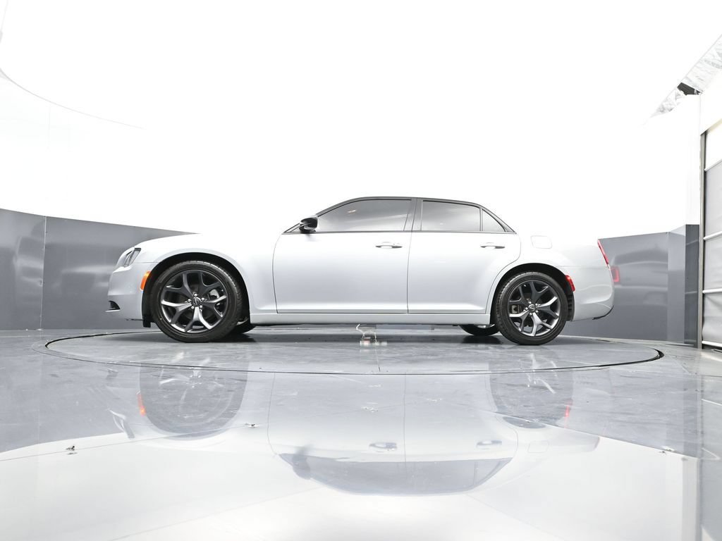 Used 2023 Chrysler 300 Touring w/ Safetytec Plus Group RWD image 47