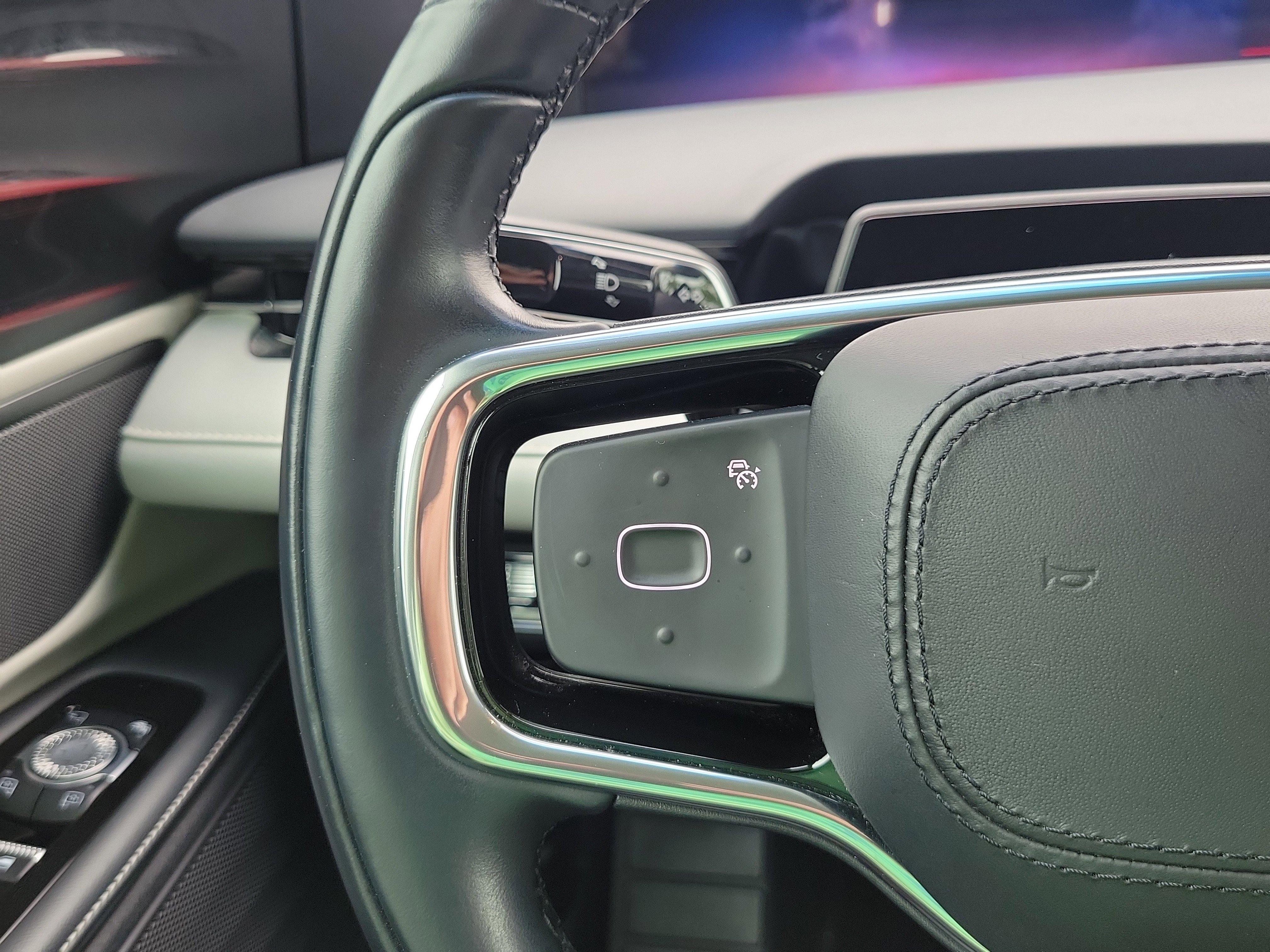 Used 2024 Lincoln Nautilus Premier image 21