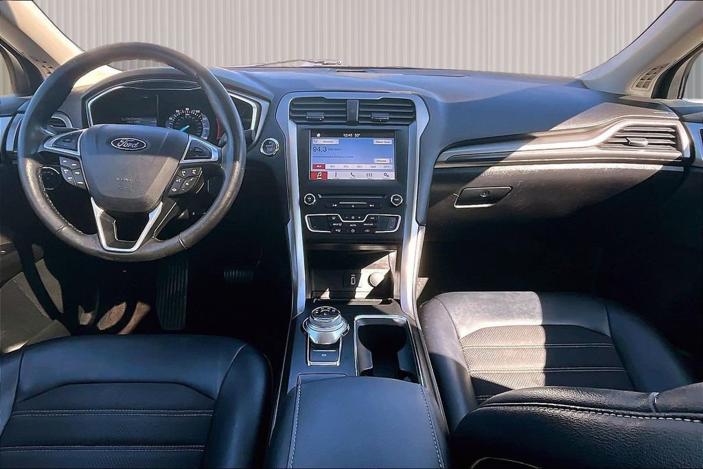 Used 2017 Ford Fusion SE w/ Equipment Group 201A image 17