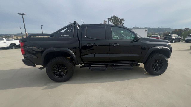 Used 2025 Chevrolet Colorado ZR2 w/ Midnight Edition image 9