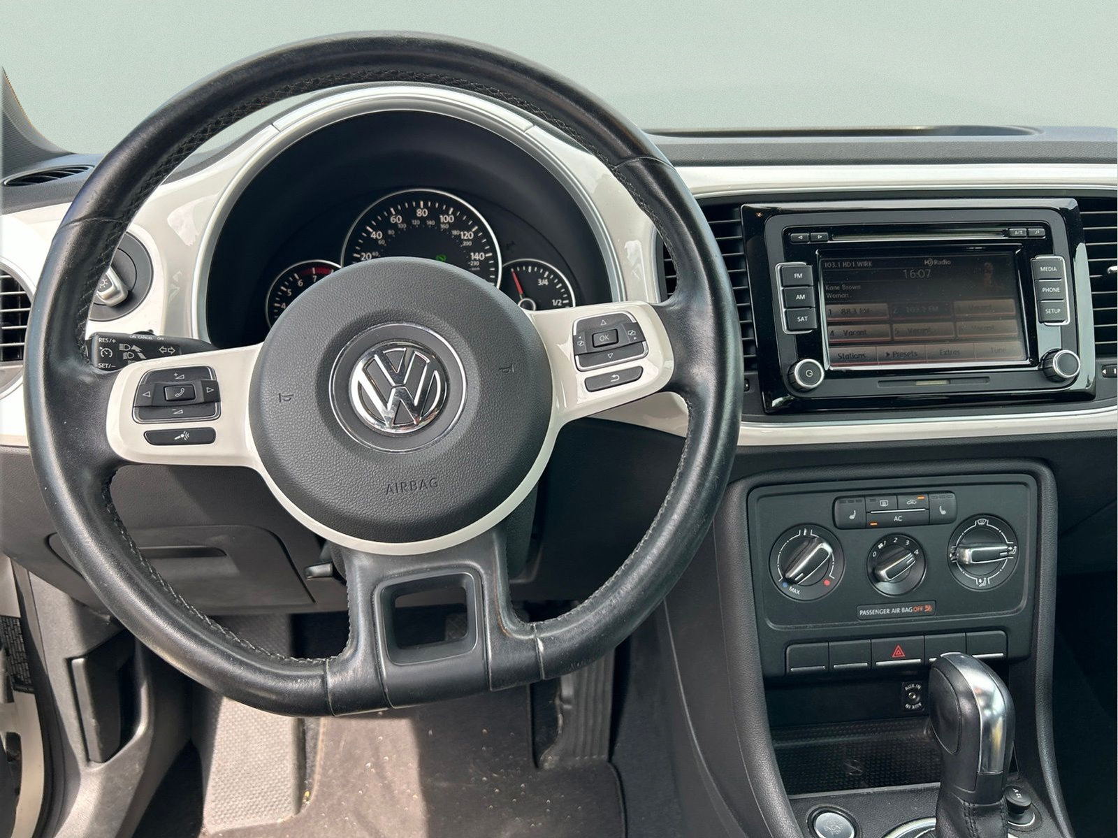 Used 2012 Volkswagen Beetle 2.5 FWD image 23