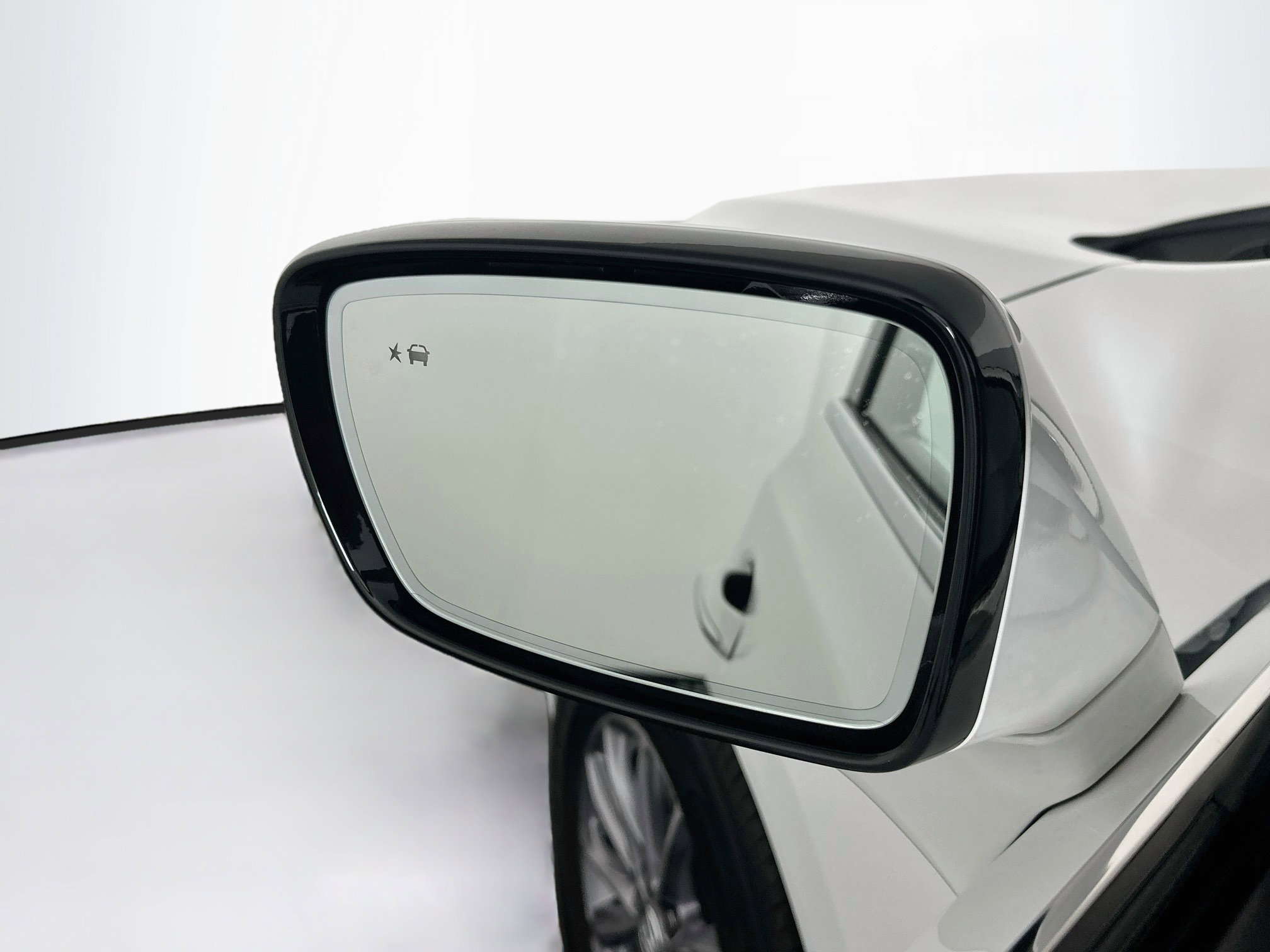 Used 2023 Buick Enclave Essence FWD image 16