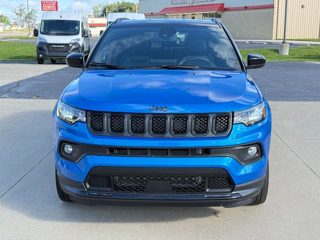 Used 2023 Jeep Compass Latitude AWD/4WD image 2