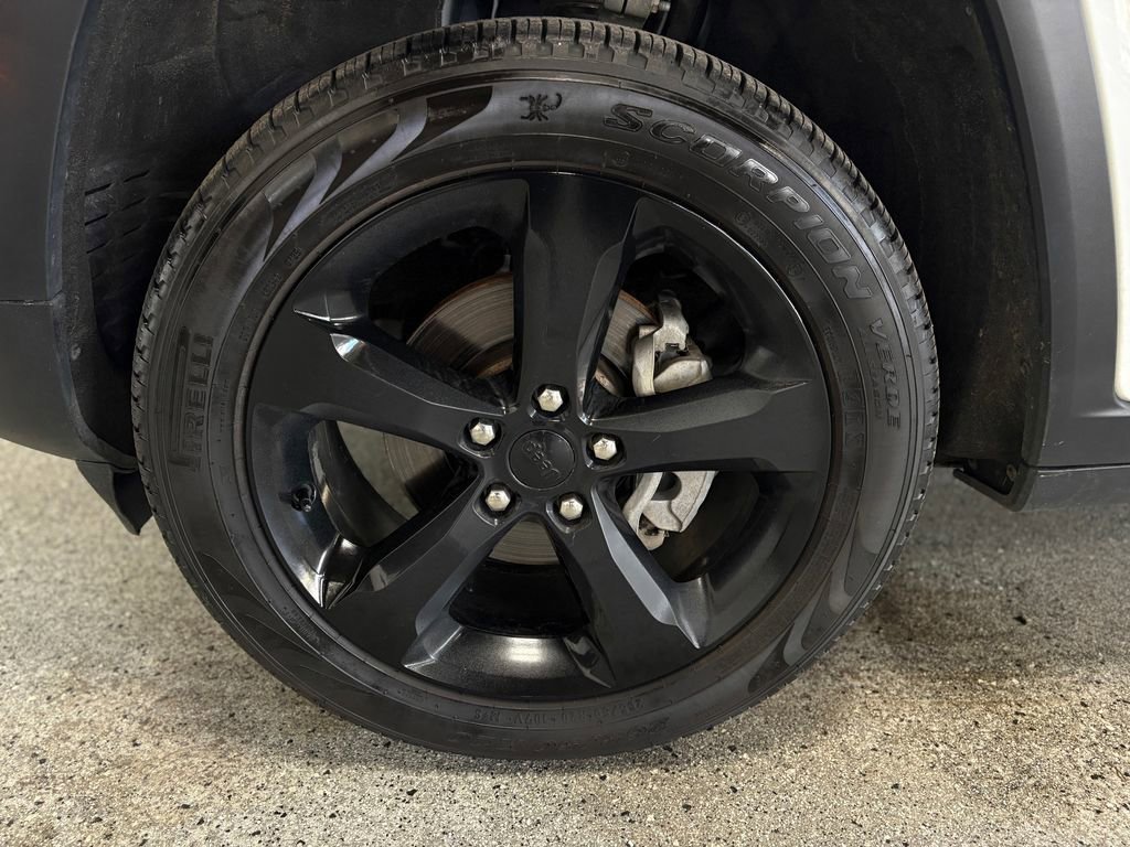 Used 2023 Jeep Grand Cherokee Altitude AWD/4WD image 24