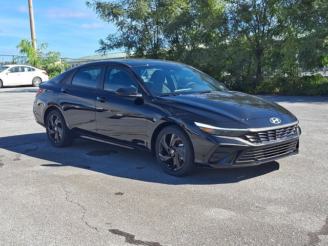 New 2026 Hyundai Elantra SEL Sport FWD image 3
