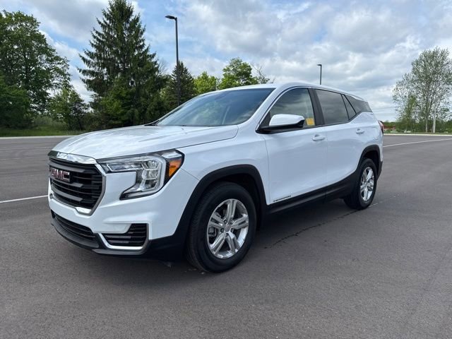 Used 2024 GMC Terrain SLE FWD image 1
