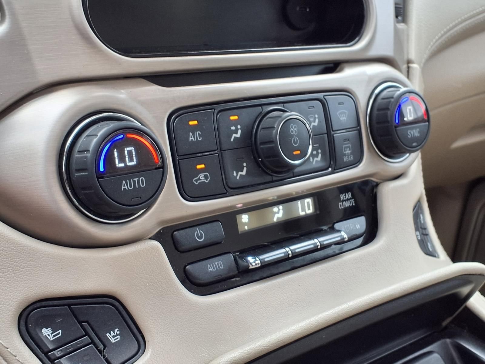 Used 2016 GMC Yukon XL Denali w/ Open Road Package AWD/4WD image 26