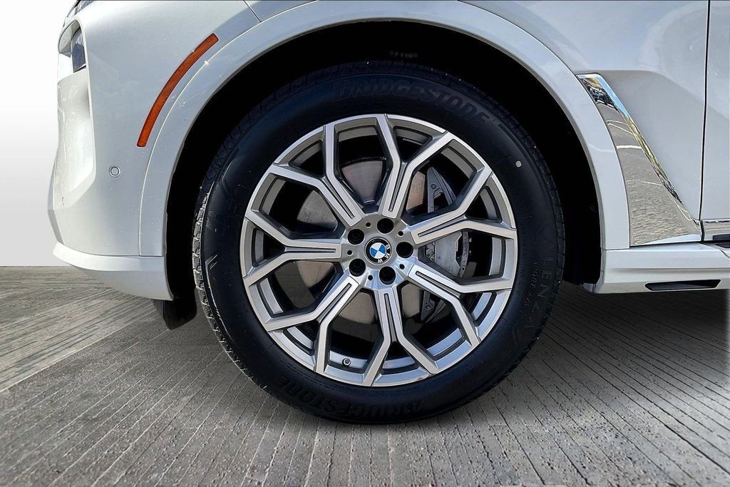 Used 2025 BMW X7 xDrive40i AWD/4WD image 33