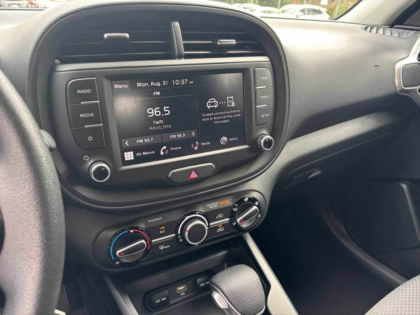 Used 2025 Kia Soul LX w/ LX Technology Package FWD image 14