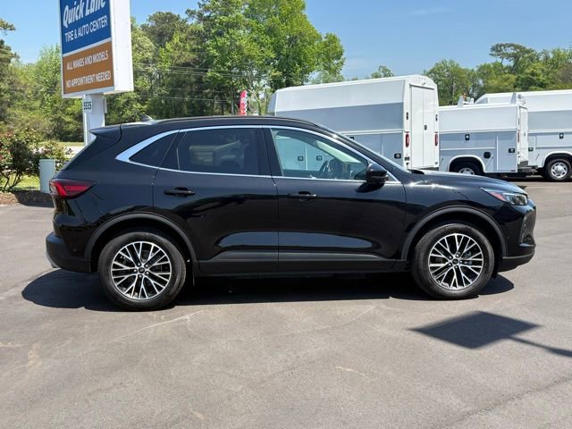 Used 2024 Ford Escape SE w/ PHEV Premium Package image 6