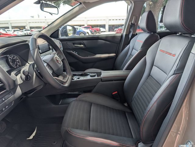Used 2025 Nissan Rogue SV AWD/4WD image 14