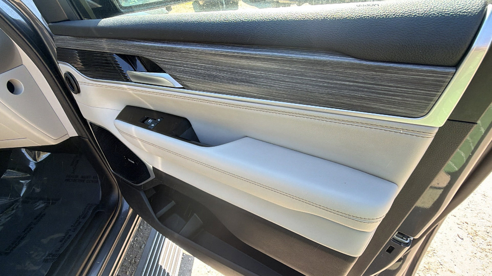 Used 2024 Jeep Wagoneer L Series III w/ Premium Group I image 19