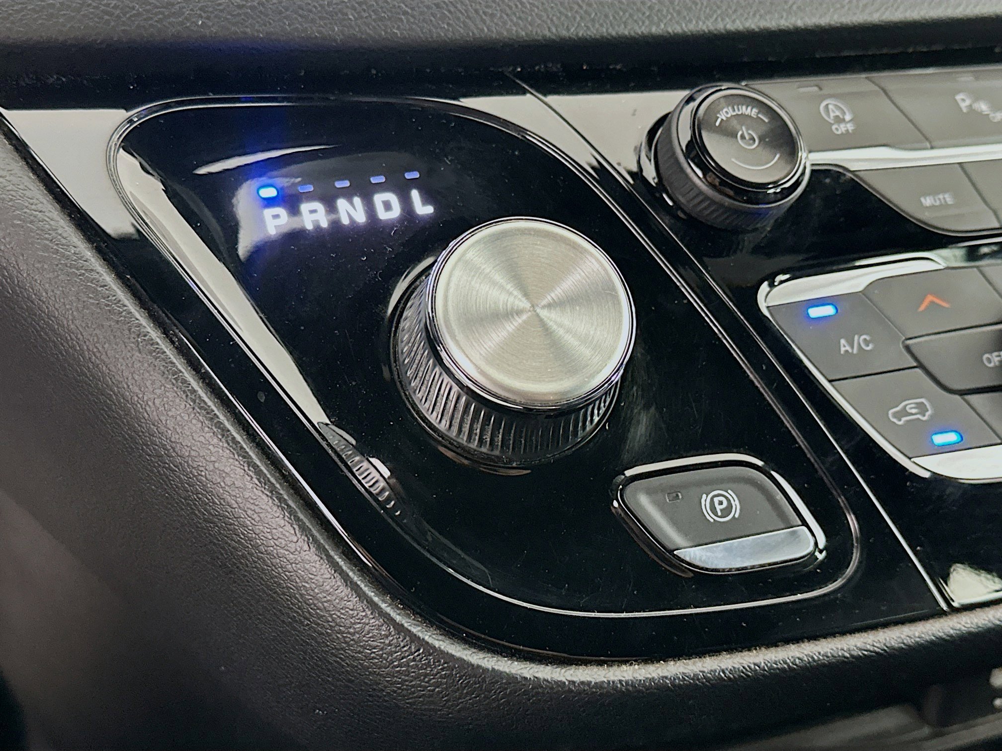 Used 2018 Chrysler Pacifica Touring-L w/ Premium Audio Group FWD image 24