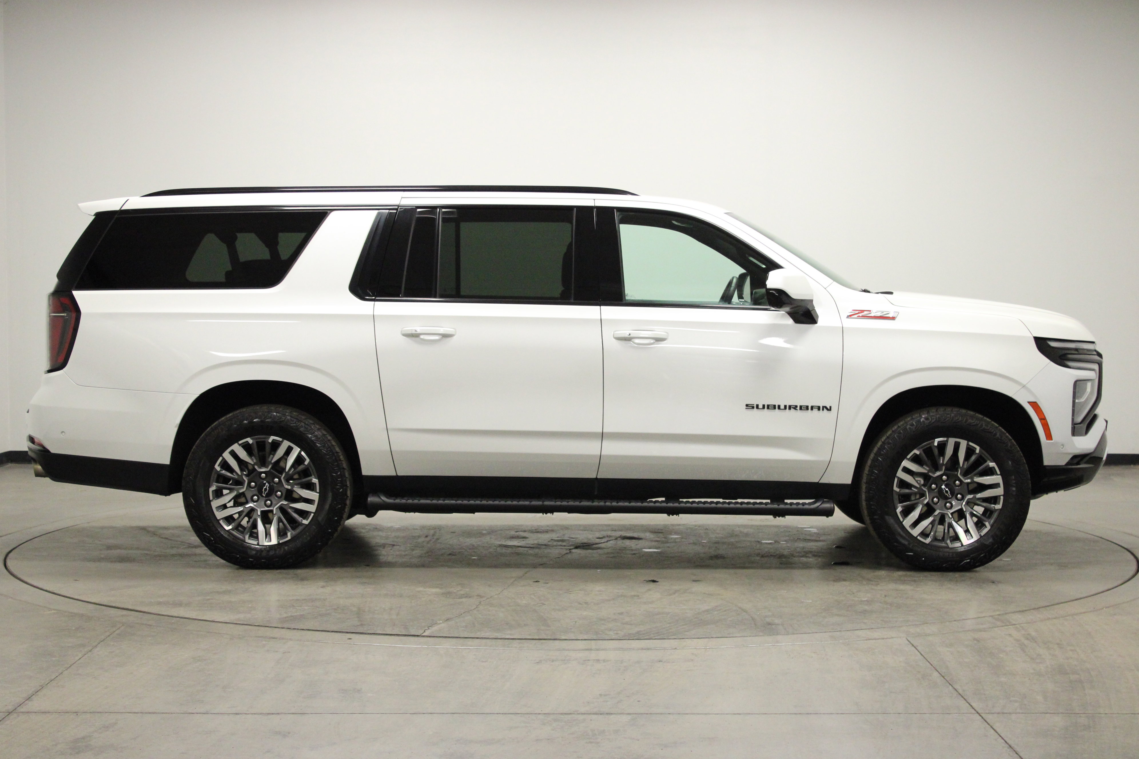 Used 2025 Chevrolet Suburban Z71 AWD/4WD image 9