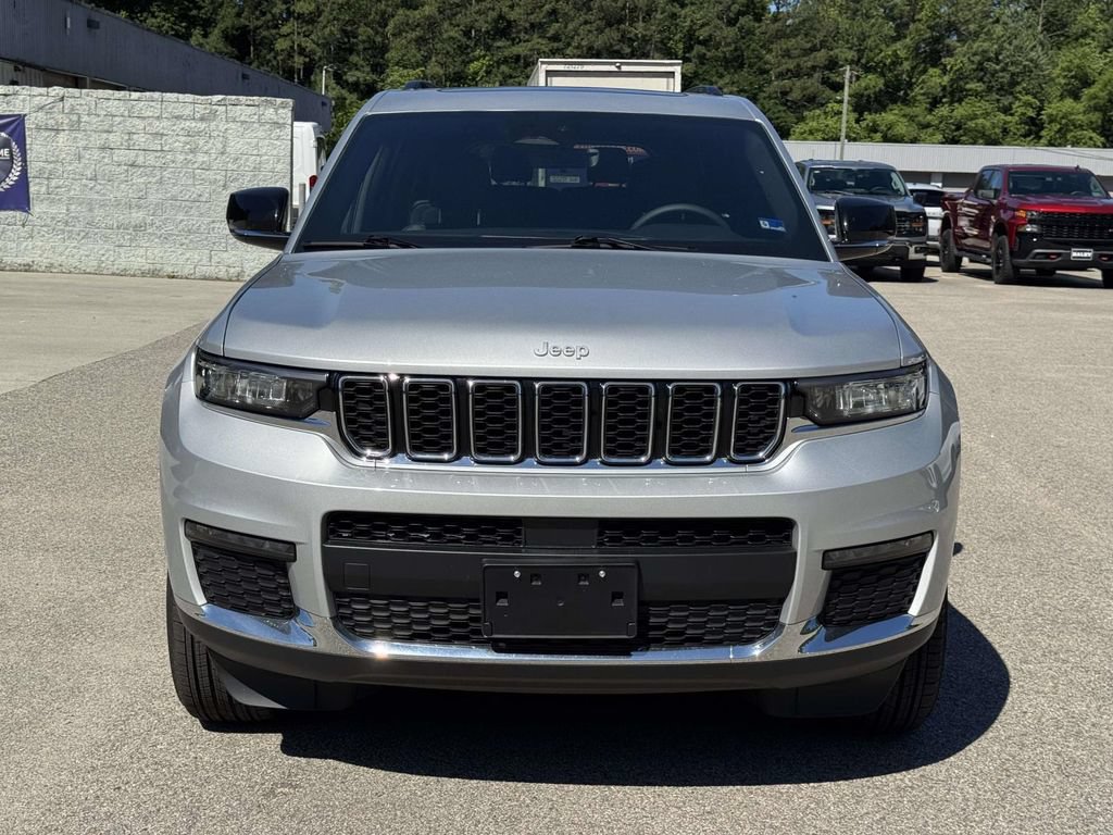Used 2025 Jeep Grand Cherokee L Limited w/ Trailer Tow Package AWD/4WD image 28
