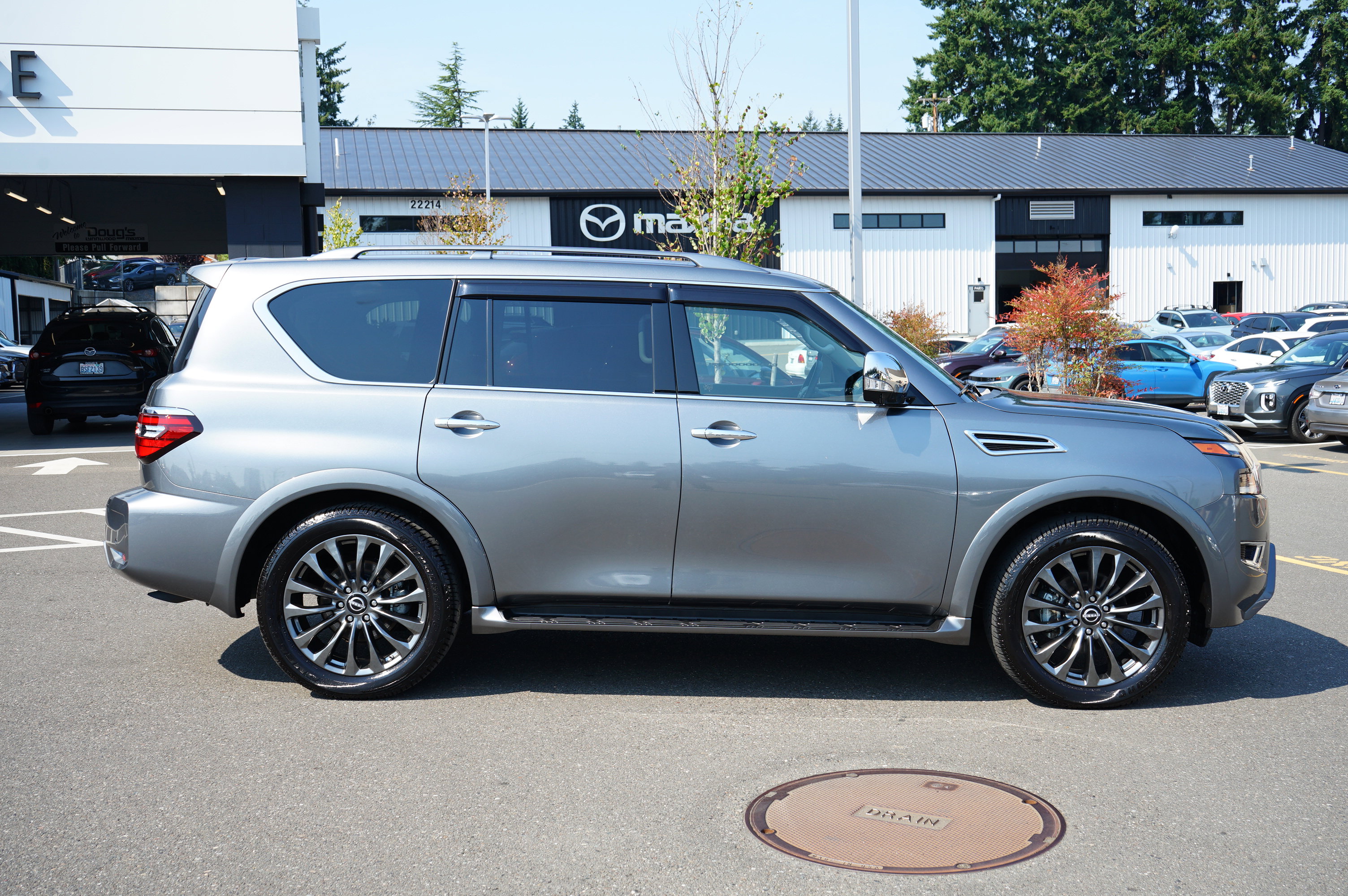 Used 2024 Nissan Armada Platinum w/ Captain's Chairs Package image 2
