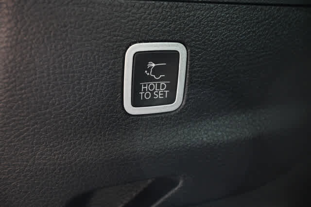 Used 2024 Jeep Wagoneer L Series II w/ Flexible Seating Group image 10