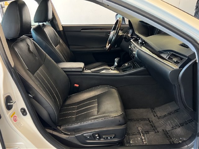 Used 2018 Lexus ES 350 w/ Luxury Package w/Wood Trim FWD image 40