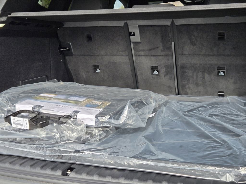 New 2026 BMW iX xDrive45 w/ M Sport Package image 32