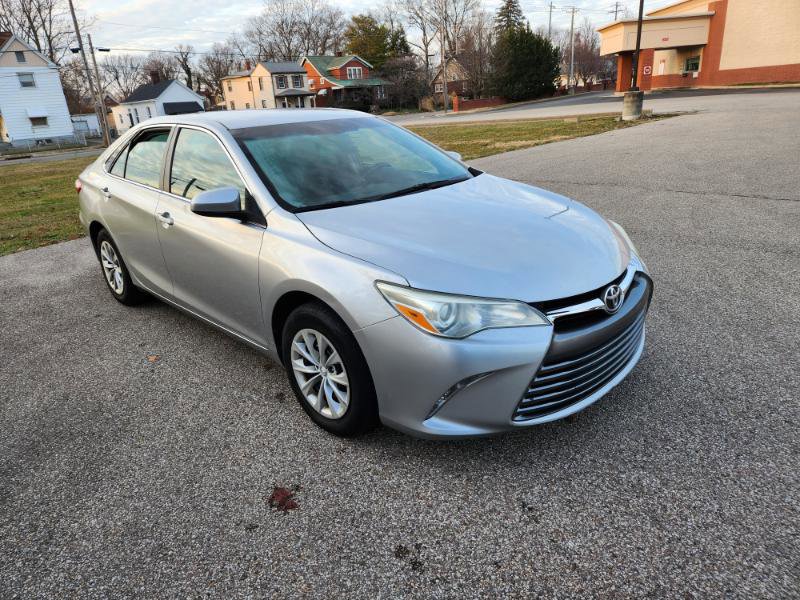 Used 2015 Toyota Camry LE image 5
