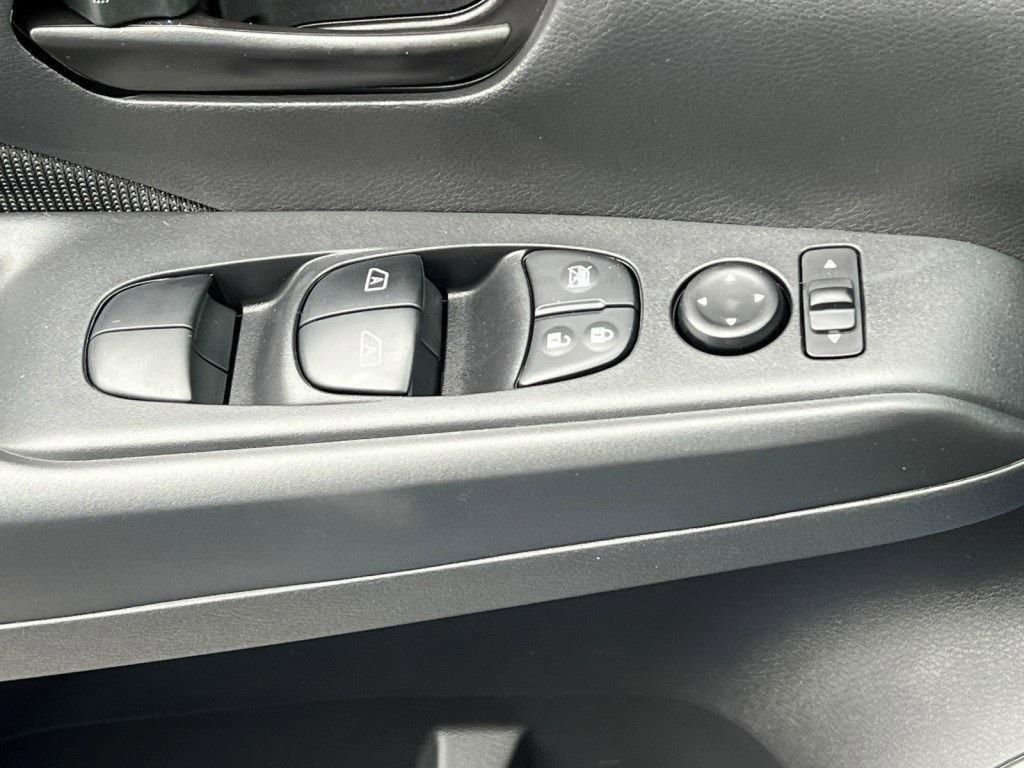 Used 2025 Nissan Kicks Play S image 24