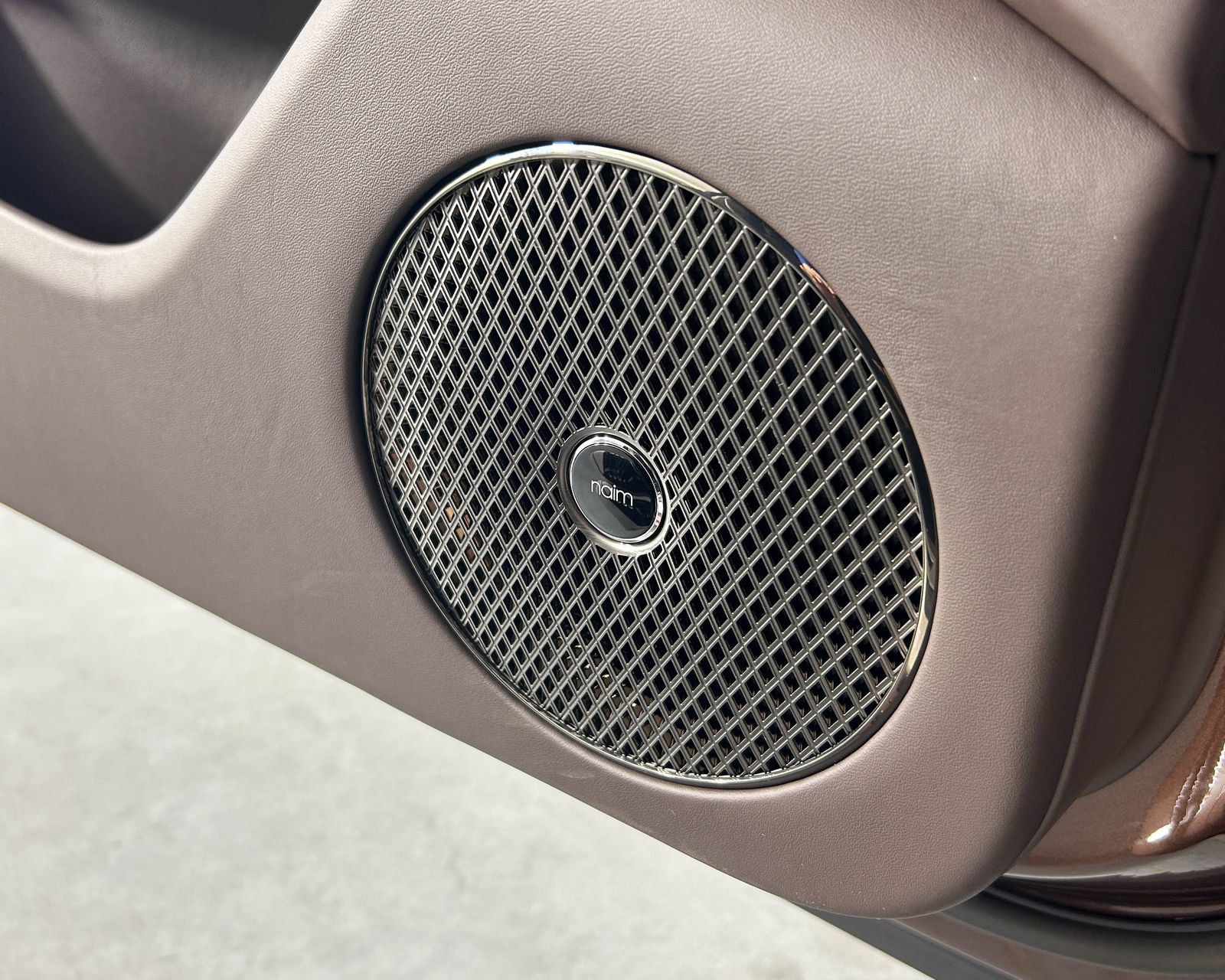 New 2026 Bentley Flying Spur Plug-In Hybrid image 14