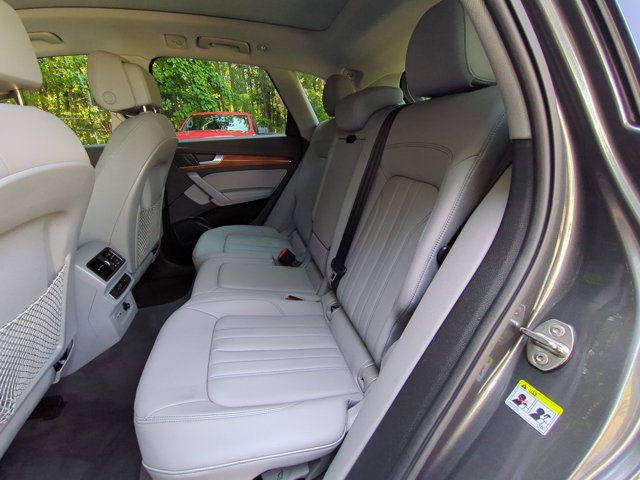 Used 2023 Audi Q5 2.0T Premium Plus w/ Premium Plus Package AWD/4WD image 22
