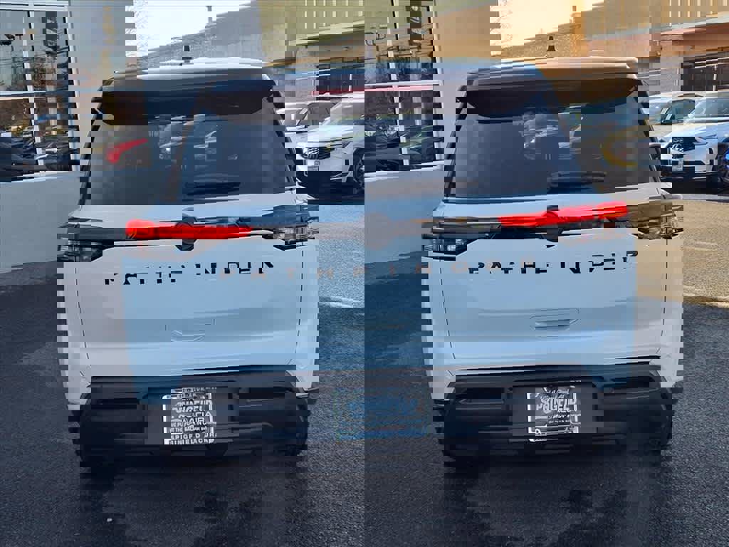 Used 2022 Nissan Pathfinder S image 5