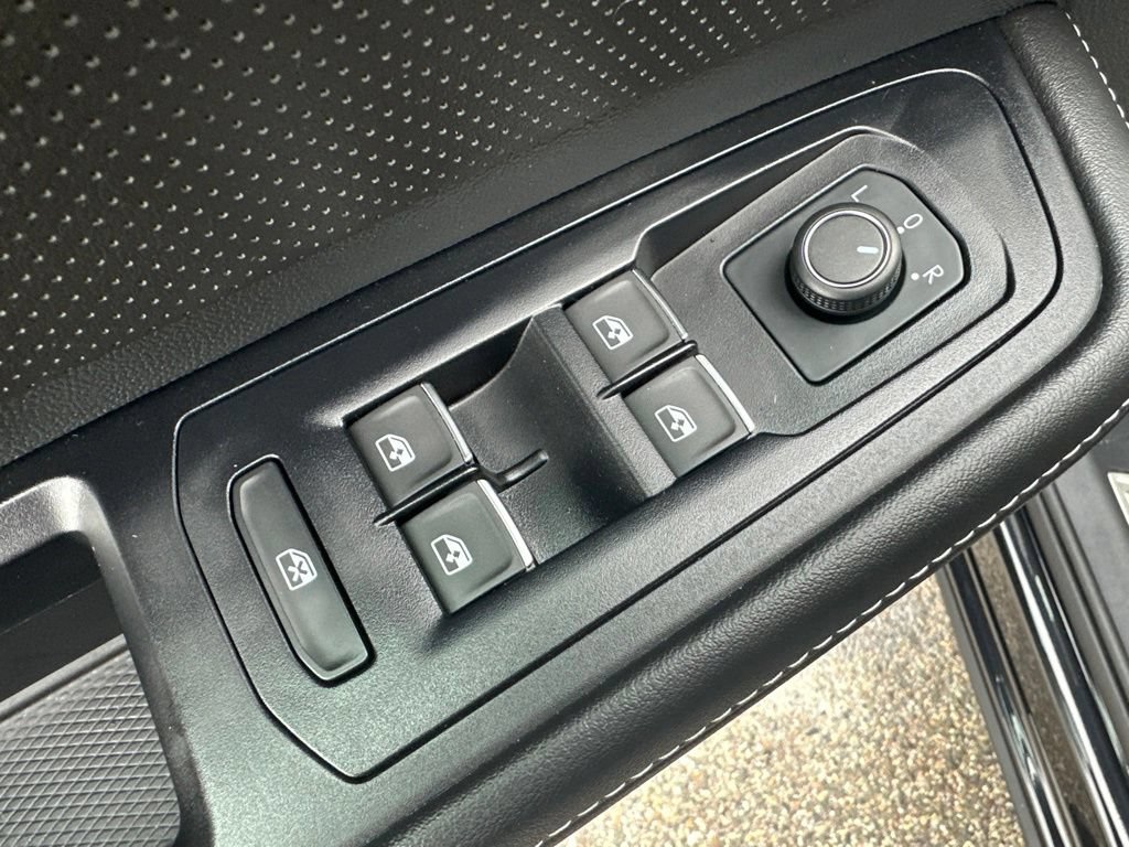 Used 2024 Volkswagen Atlas Cross Sport SE AWD/4WD image 15