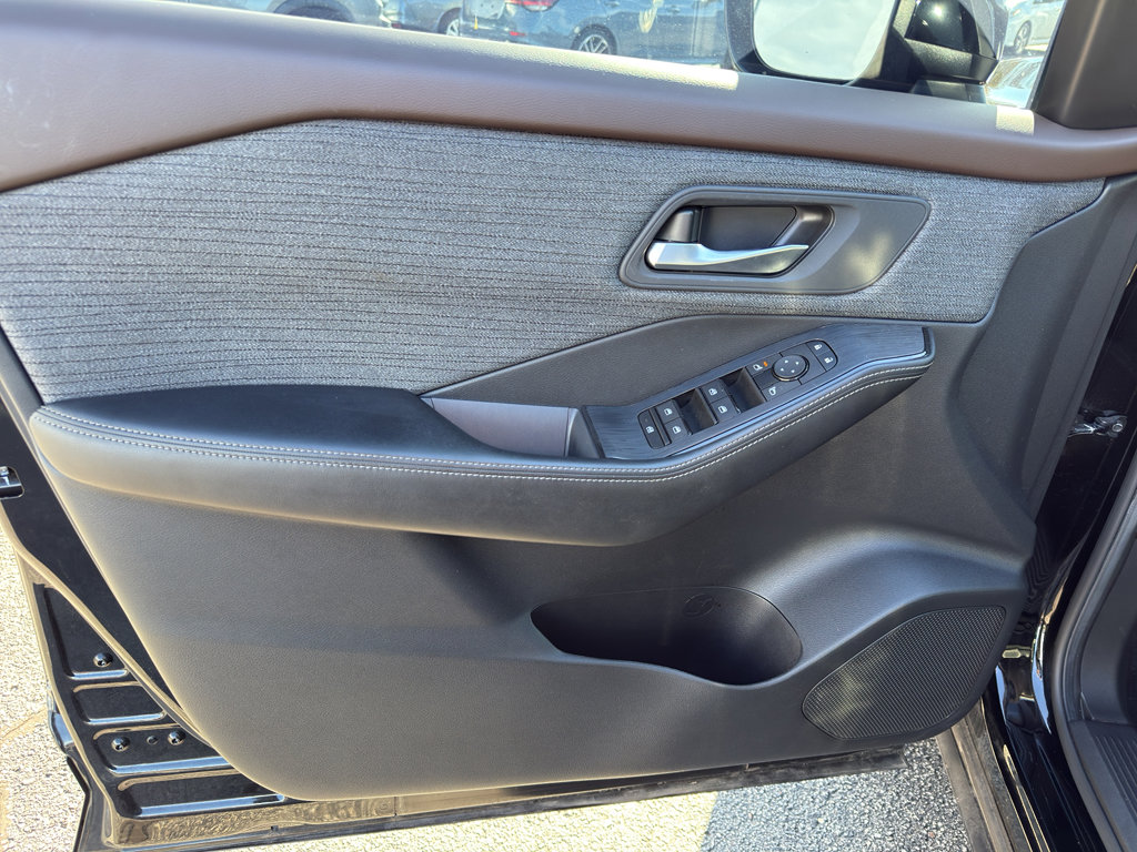 Certified 2023 Nissan Rogue SV image 13