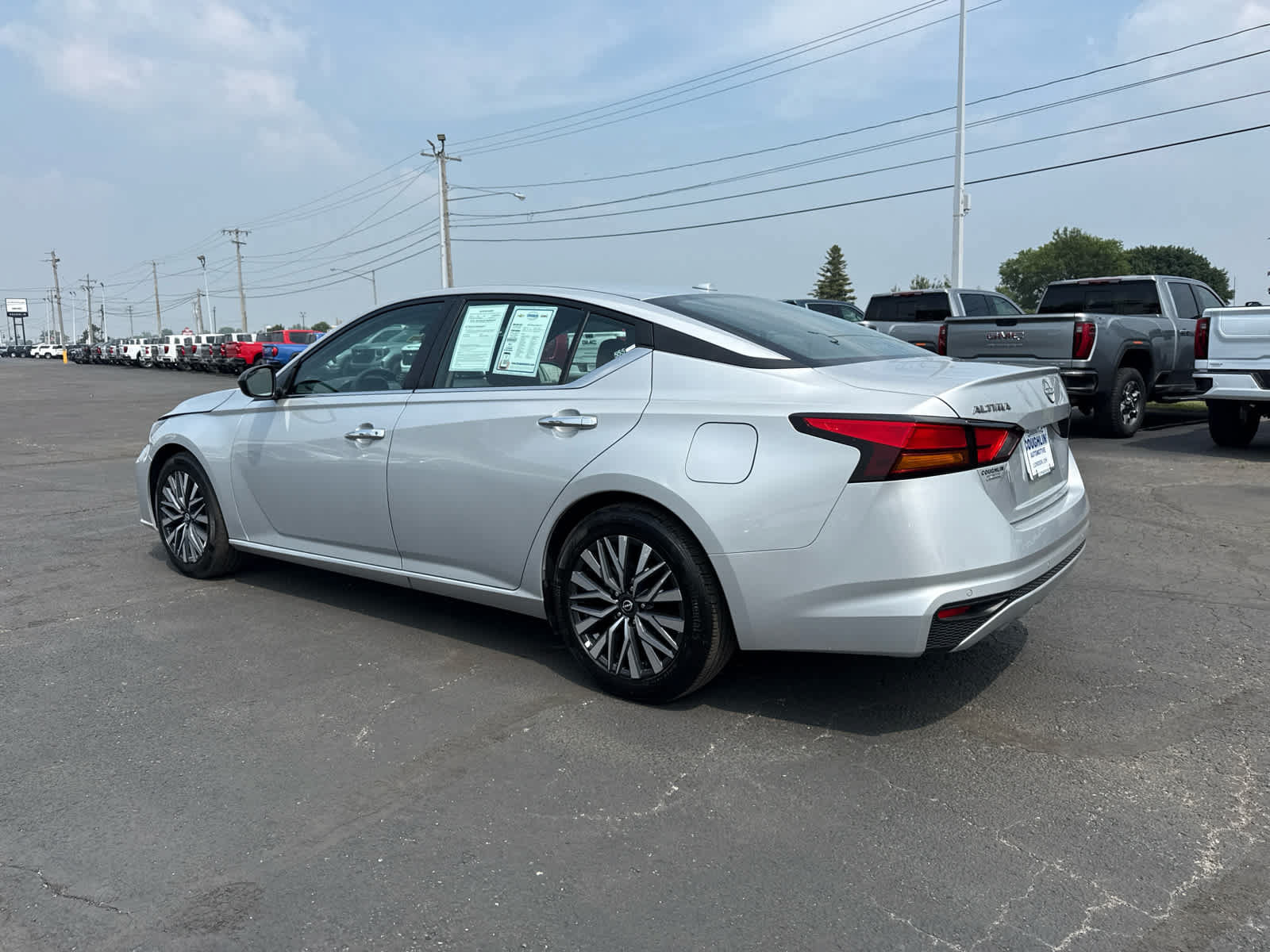 Used 2025 Nissan Altima 2.5 SV FWD image 3