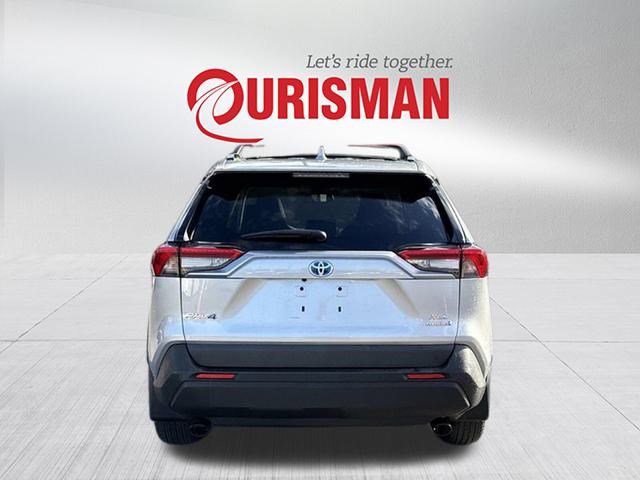 Used 2021 Toyota RAV4 XLE Premium image 3