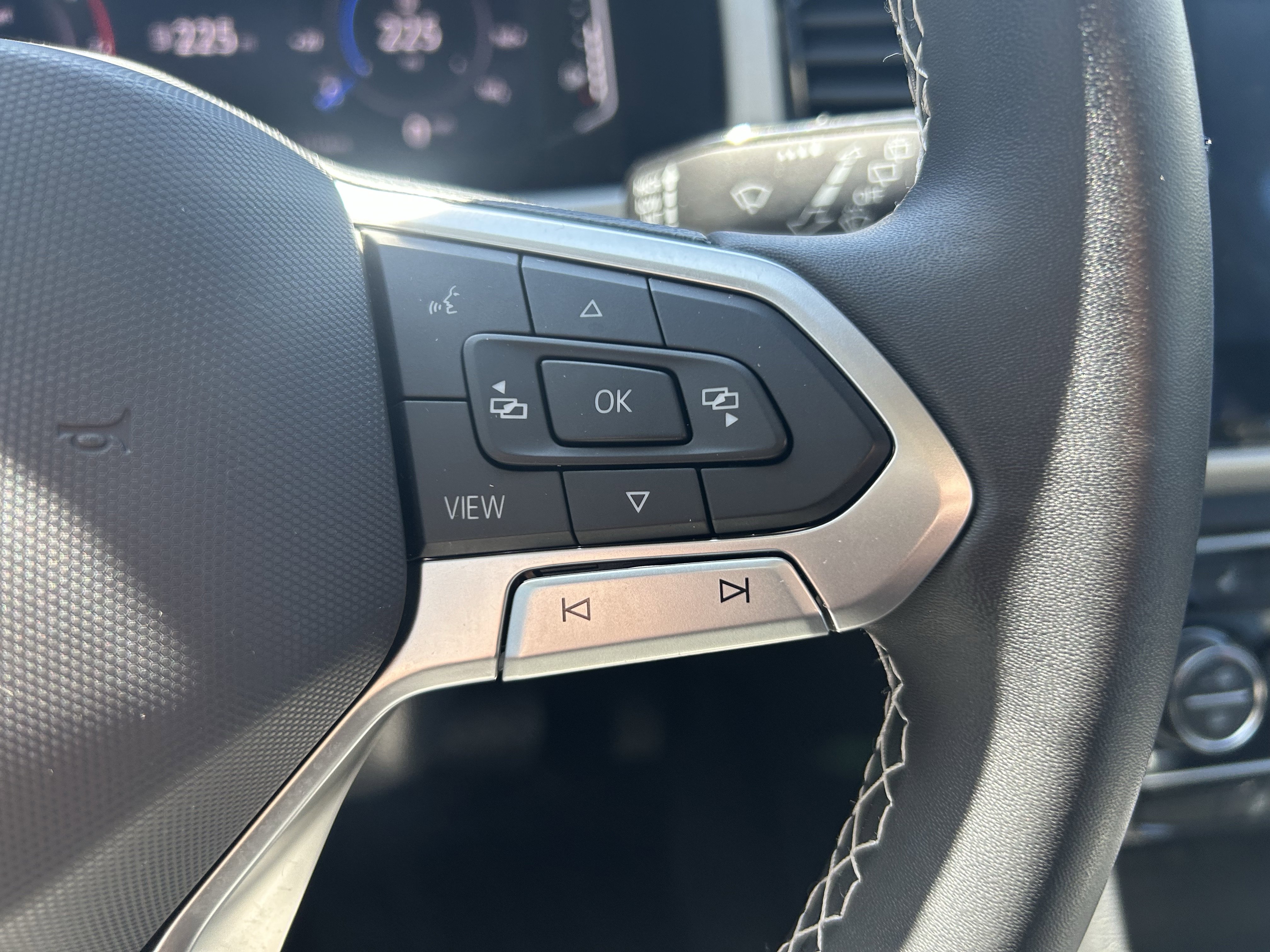 Certified 2023 Volkswagen Atlas SE w/ Panoramic Sunroof Package AWD/4WD image 17