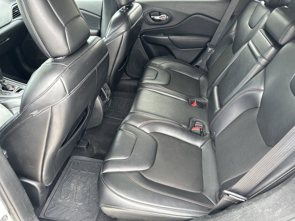 Used 2019 Jeep Cherokee Trailhawk image 29