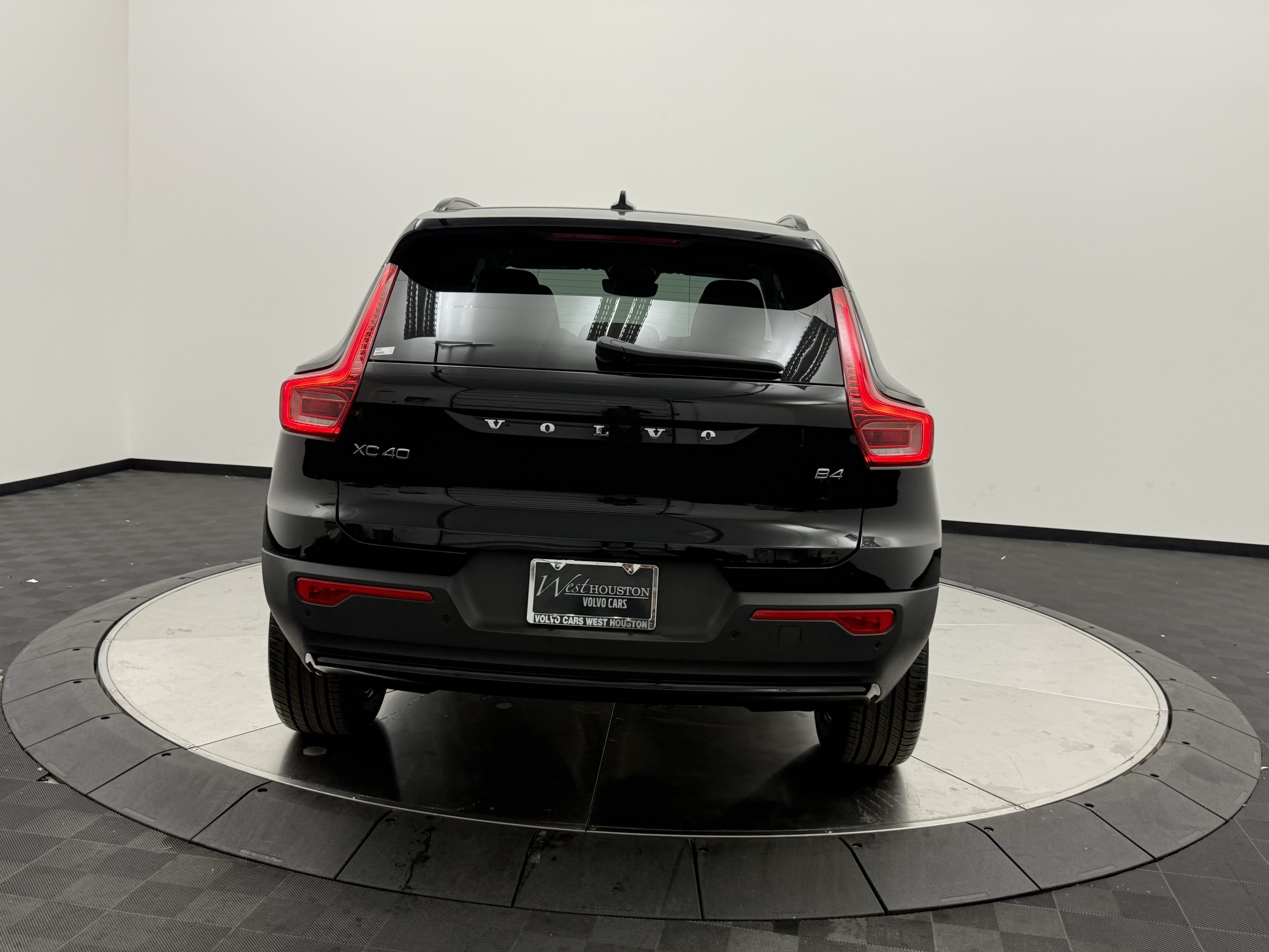 New 2026 Volvo XC40 B4 Core w/ Protection Package Premier FWD image 6