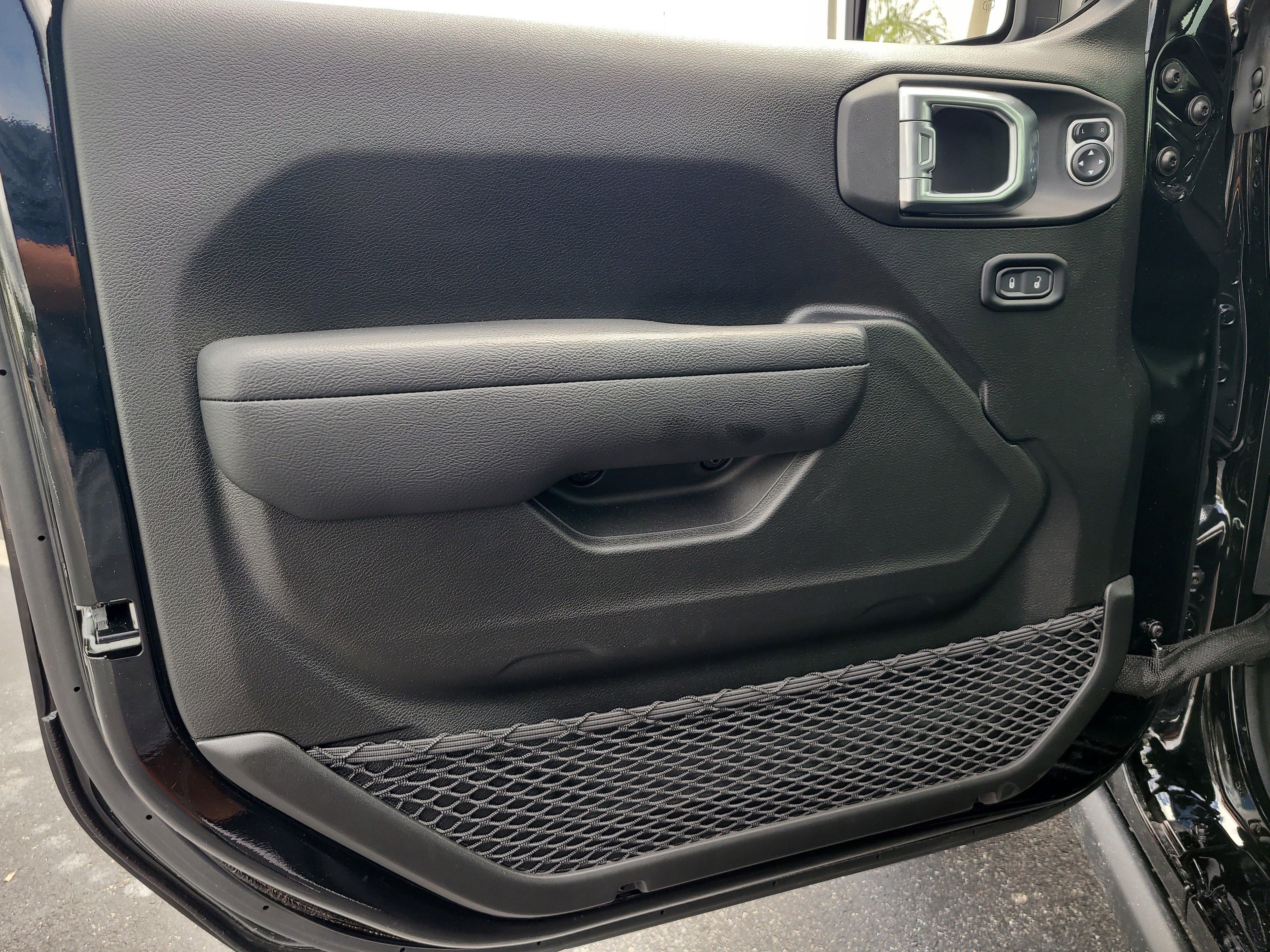 Used 2025 Jeep Wrangler Willys image 10