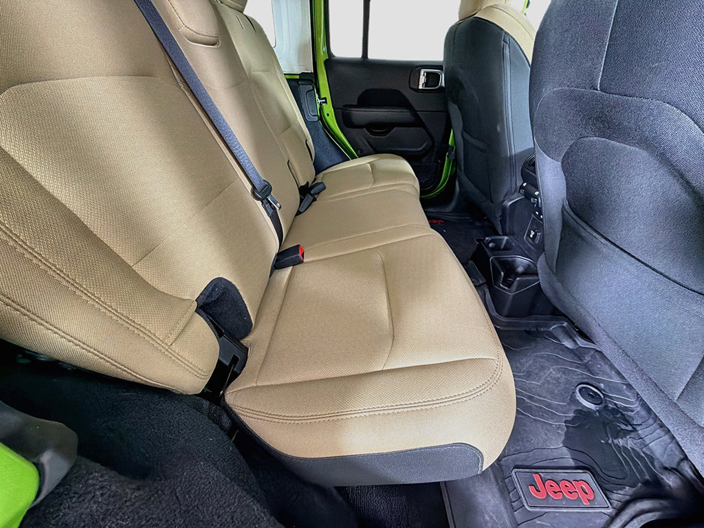 Used 2019 Jeep Wrangler Unlimited Sahara w/ Dual Top Group AWD/4WD image 28