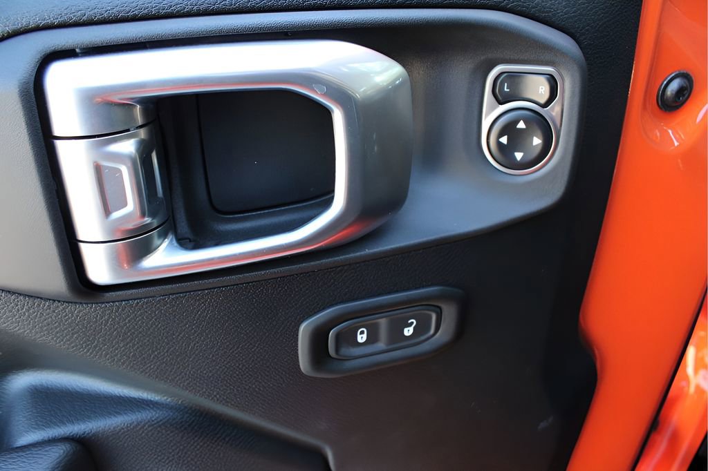 Certified 2023 Jeep Gladiator Willys image 13