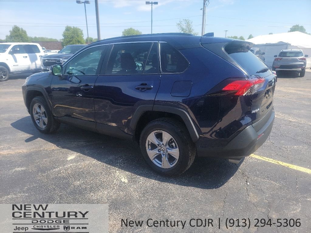 Used 2025 Toyota RAV4 XLE AWD/4WD image 3